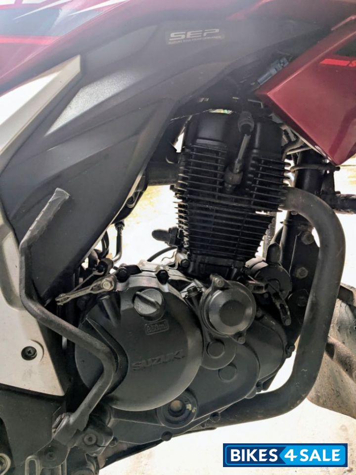 Candy Red/silver Suzuki Gixxer ABS