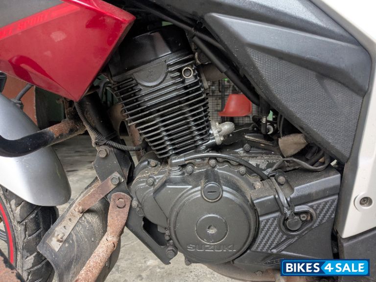 Candy Red/silver Suzuki Gixxer ABS