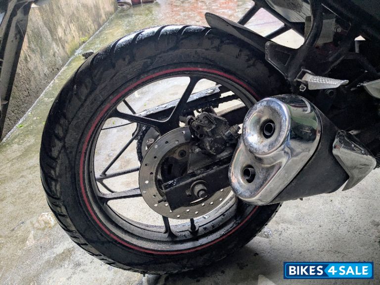 Candy Red/silver Suzuki Gixxer ABS