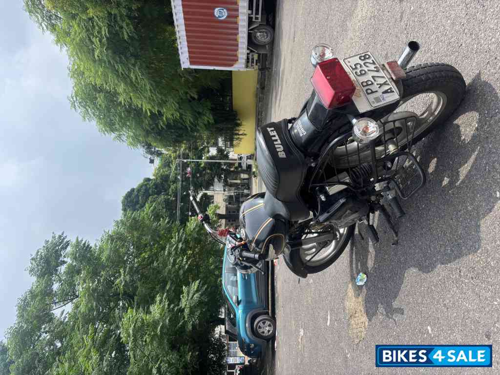 Black Royal Enfield Bullet Standard 350