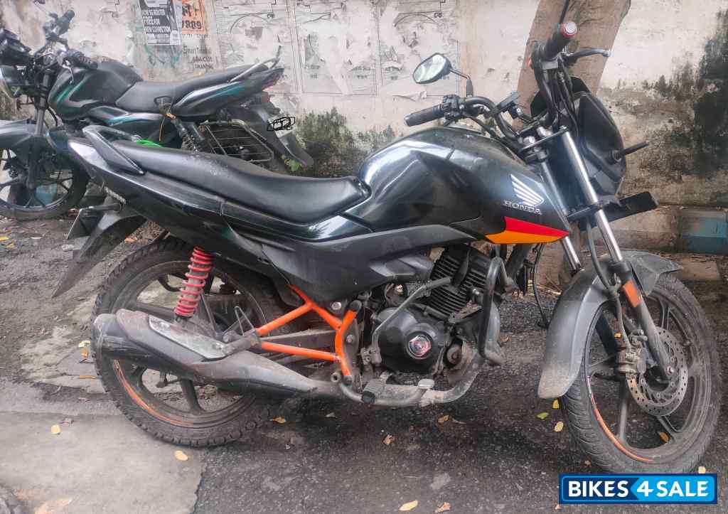 Black Honda Livo Disc