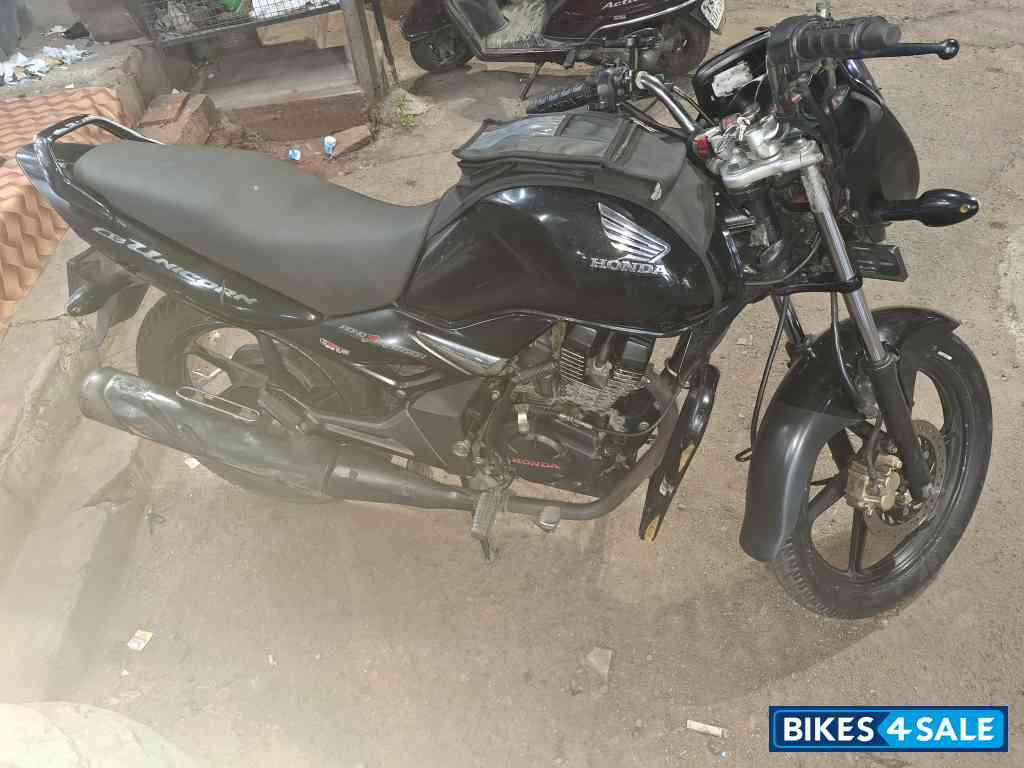 Black Honda CB Unicorn