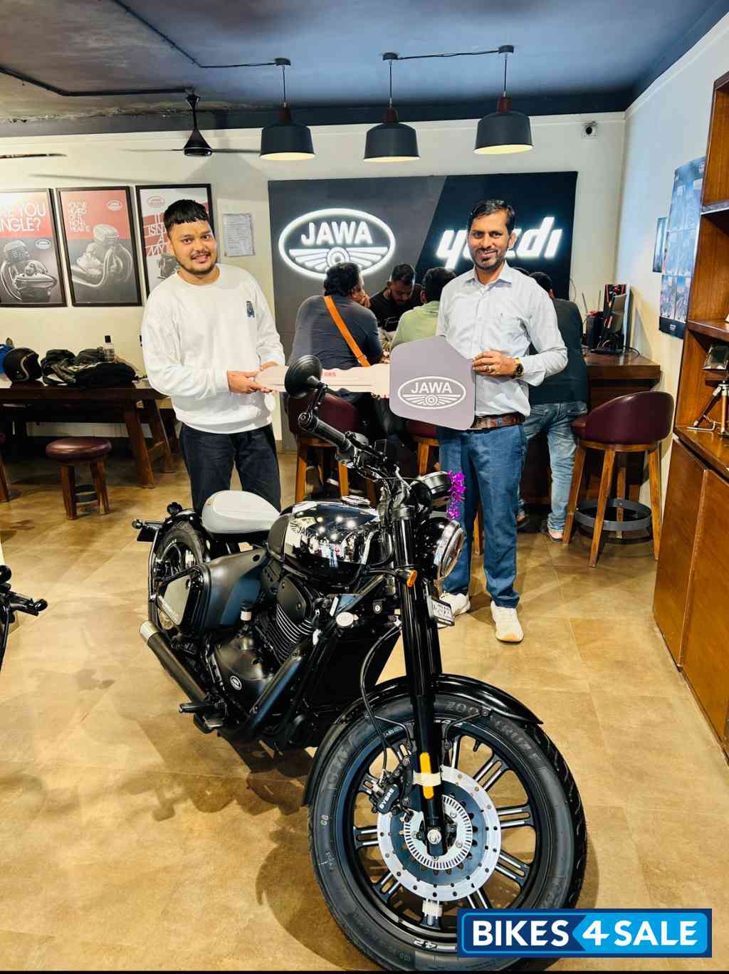 Jawa 42 Bobber Dual Channel ABS