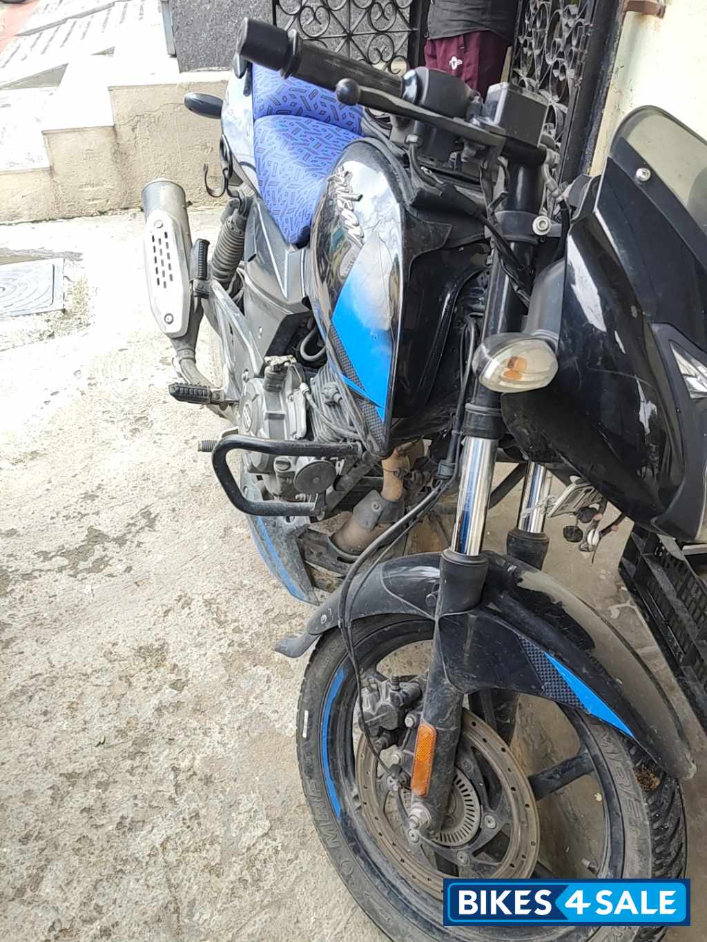Black And Blue Bajaj Pulsar 150 Twin Disc BS6