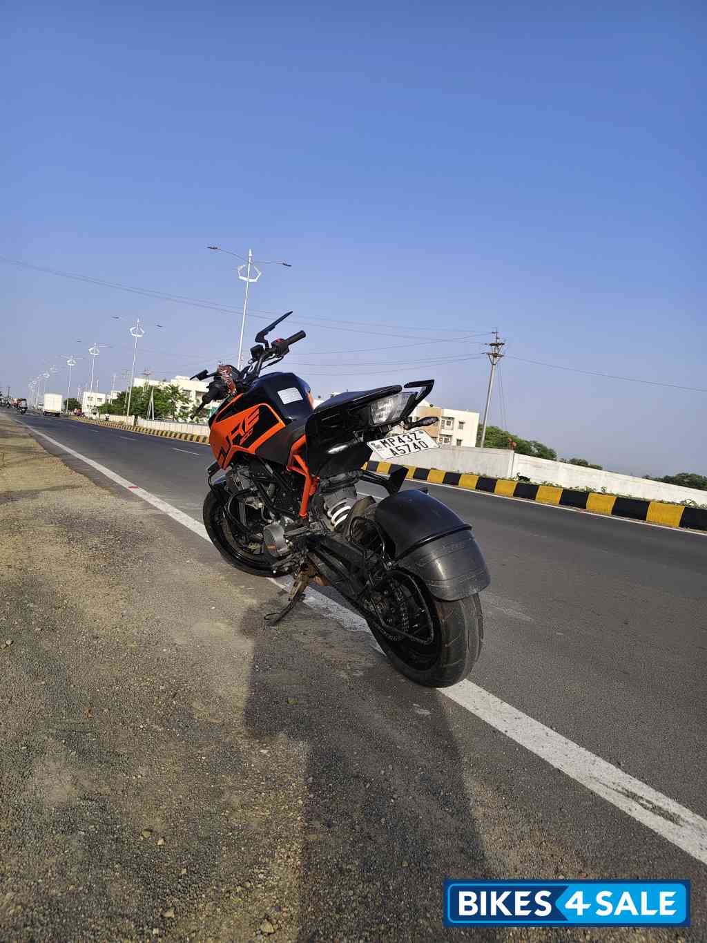 Electronic Orange KTM Duke 200 2022