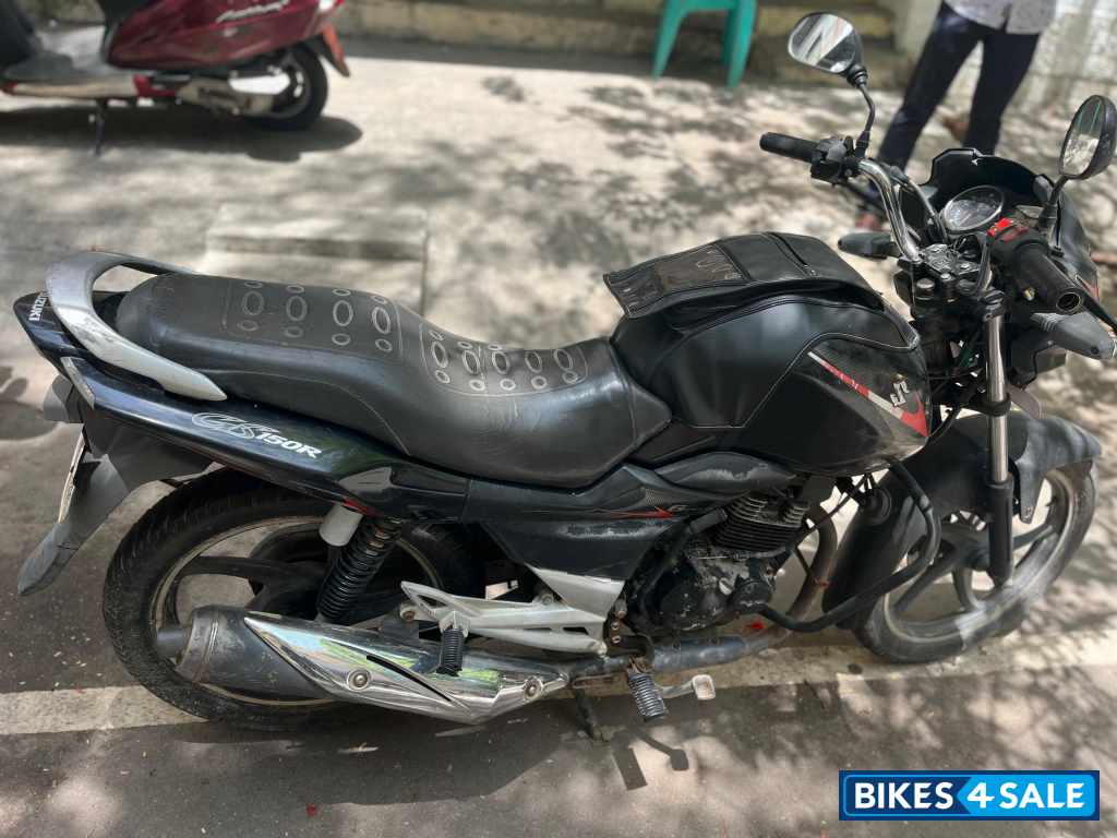Black Suzuki GS 150R