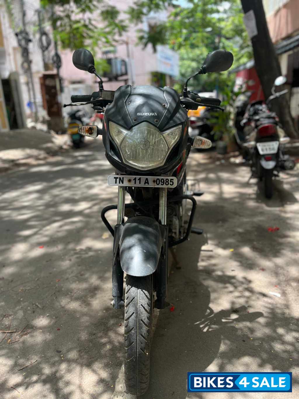 Black Suzuki GS 150R