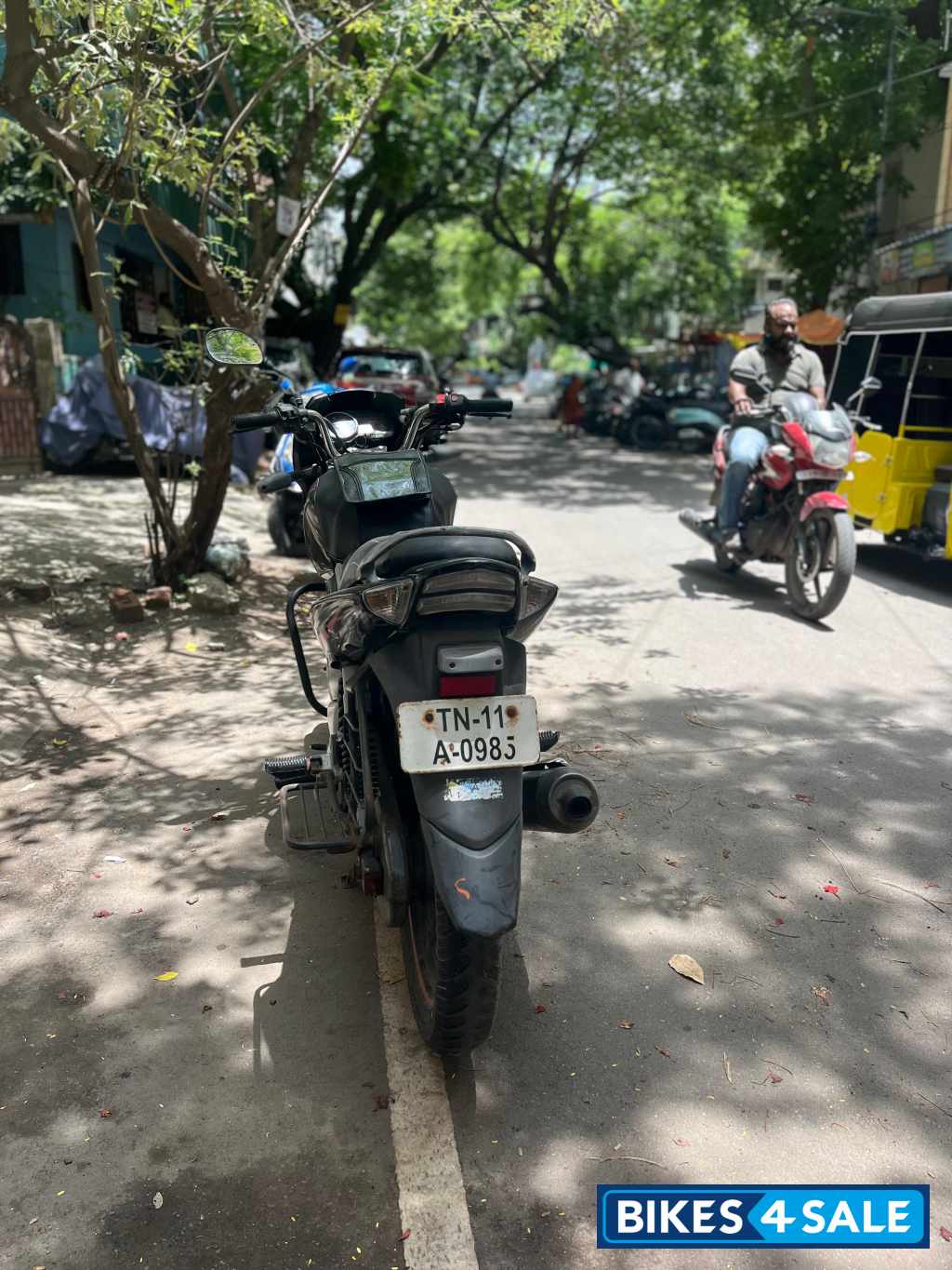 Black Suzuki GS 150R