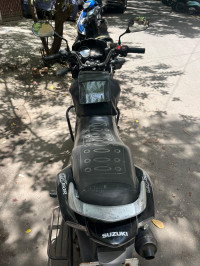 Black Suzuki GS 150R