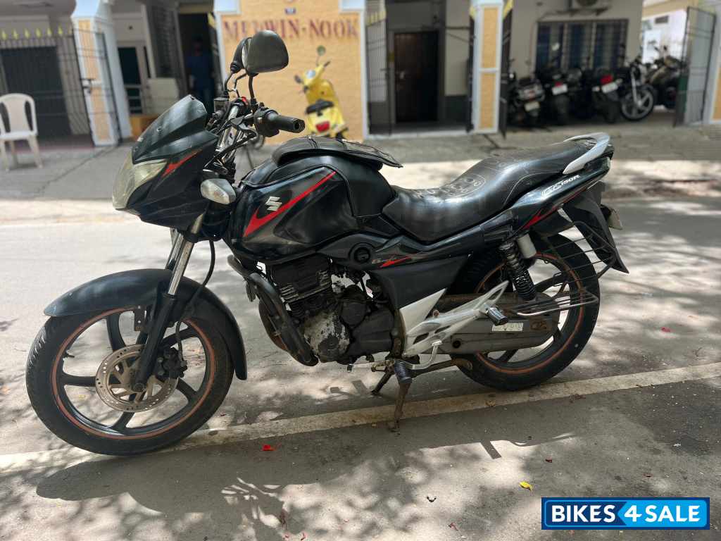 Black Suzuki GS 150R