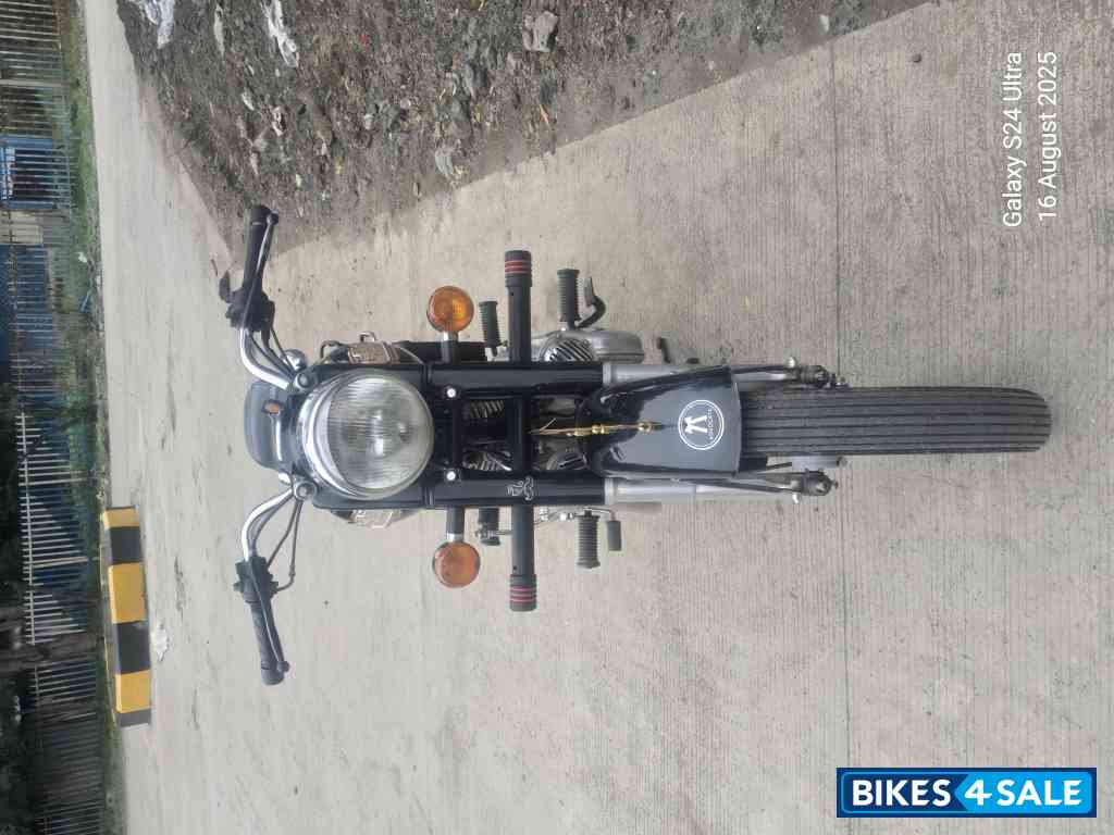 Black Royal Enfield Bullet Standard 350