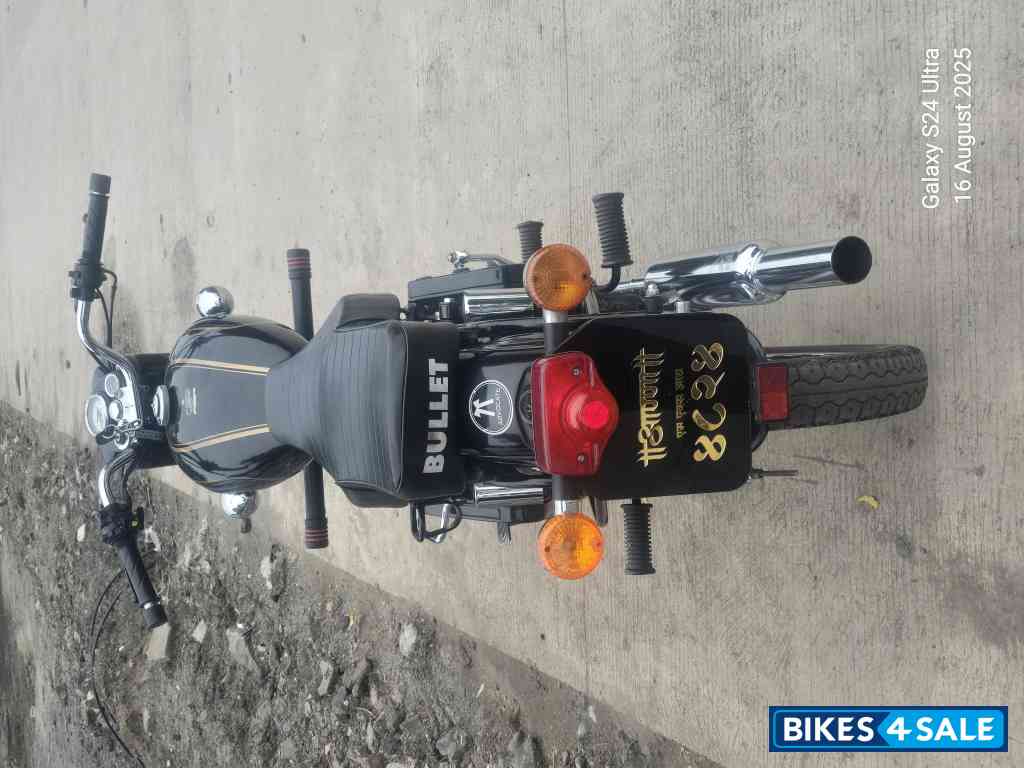 Black Royal Enfield Bullet Standard 350