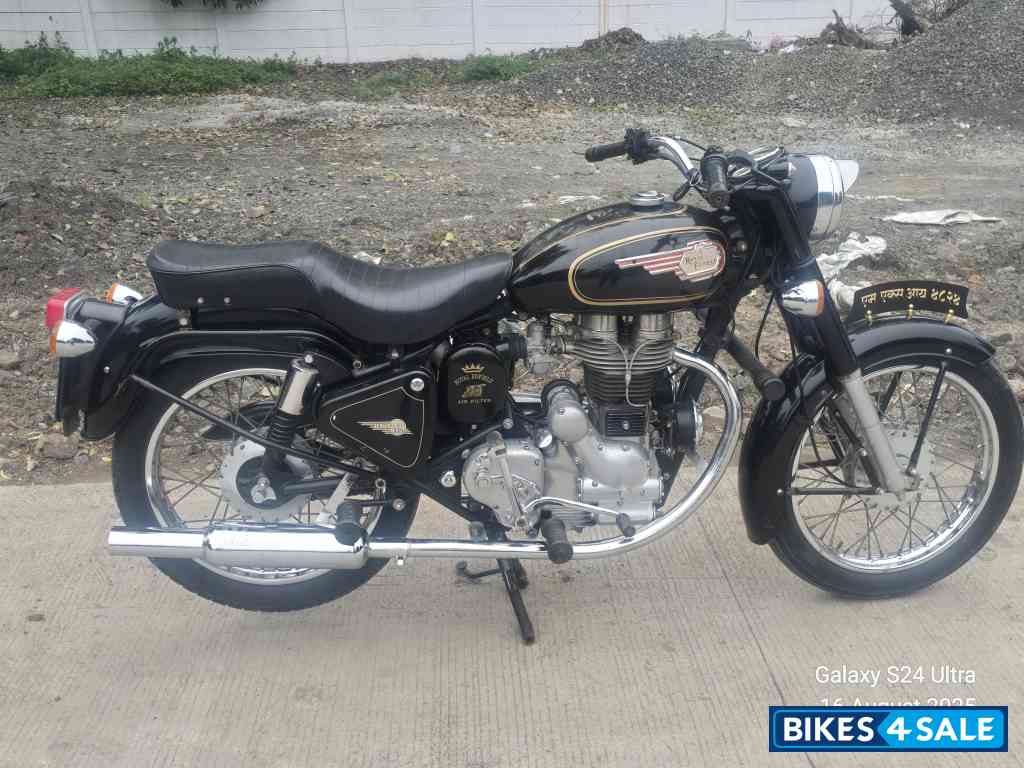 Black Royal Enfield Bullet Standard 350