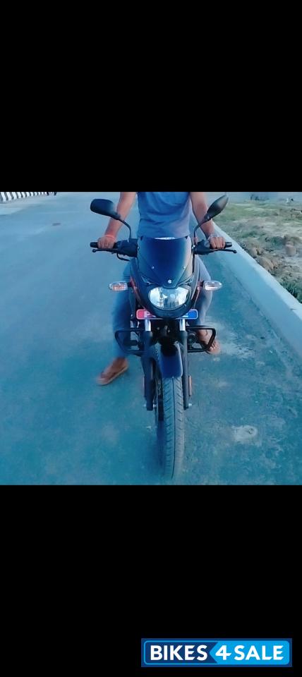 Red Bajaj Pulsar 125 Neon Disc Single Seat