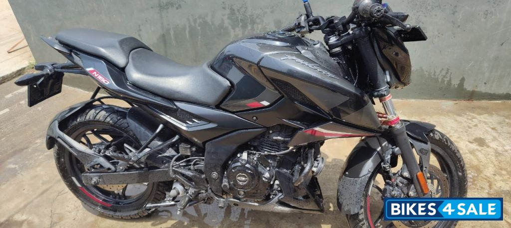 Black Bajaj Pulsar N160