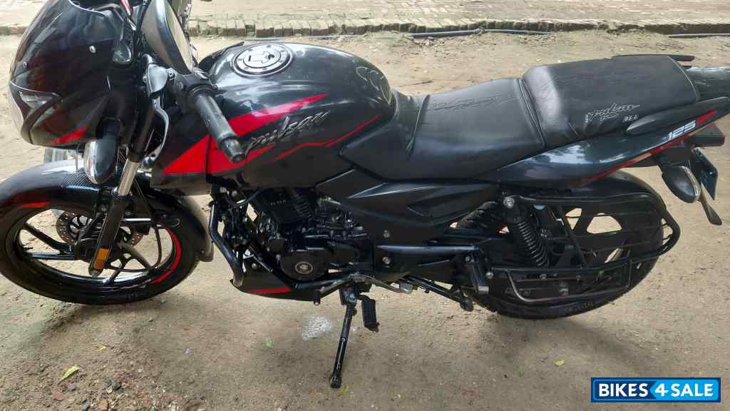 Bajaj Pulsar 125 Split Seat