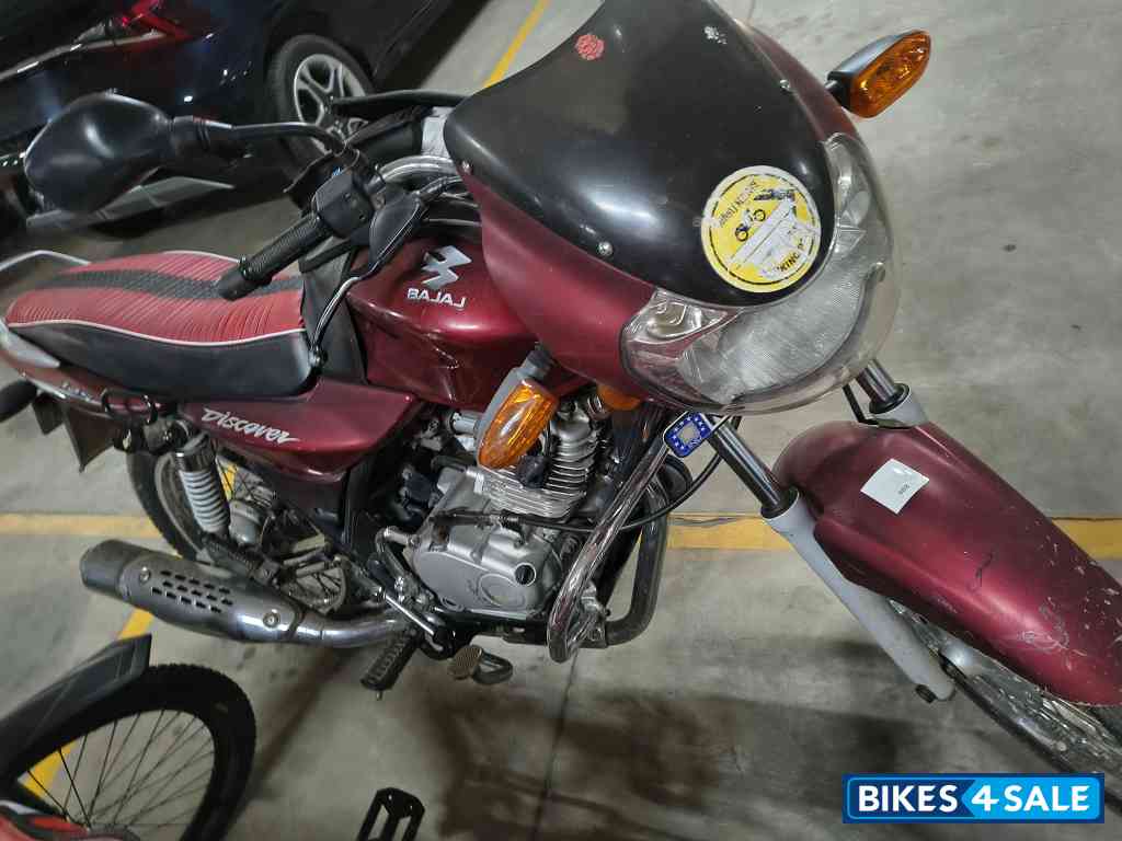 Red Bajaj Discover 125