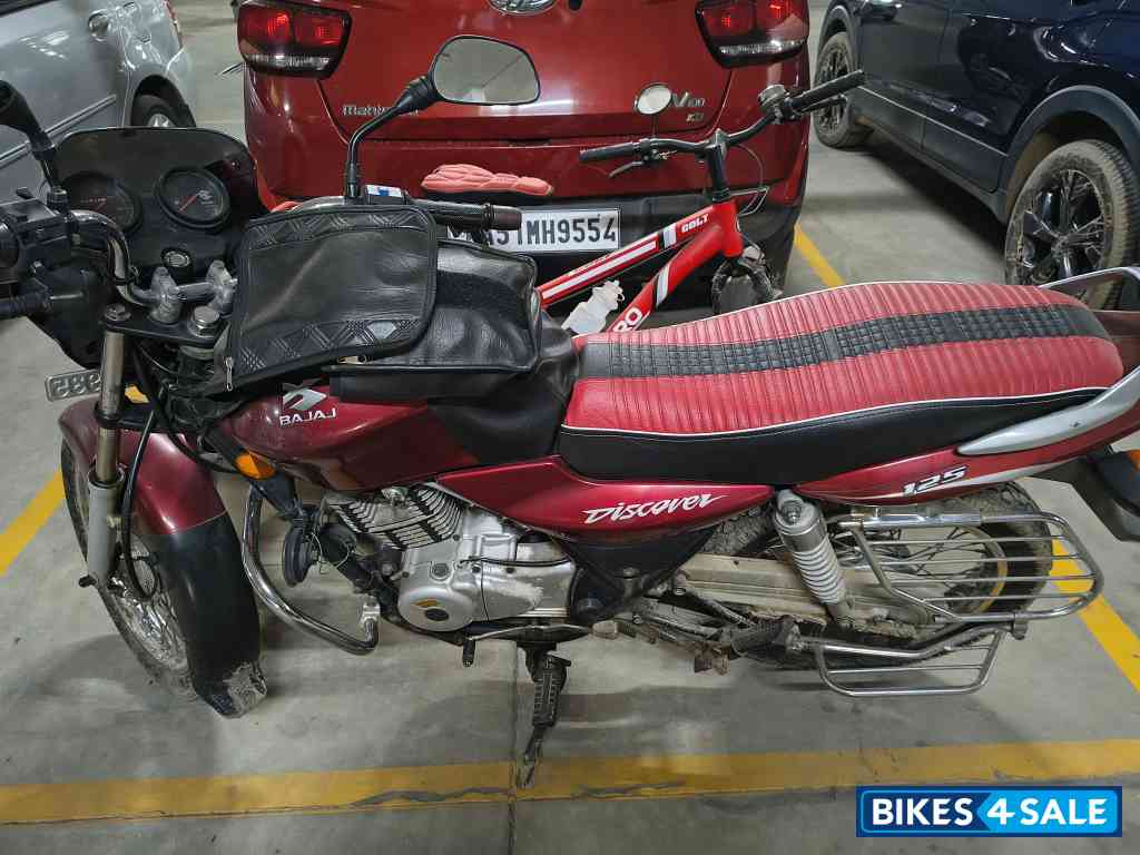 Red Bajaj Discover 125
