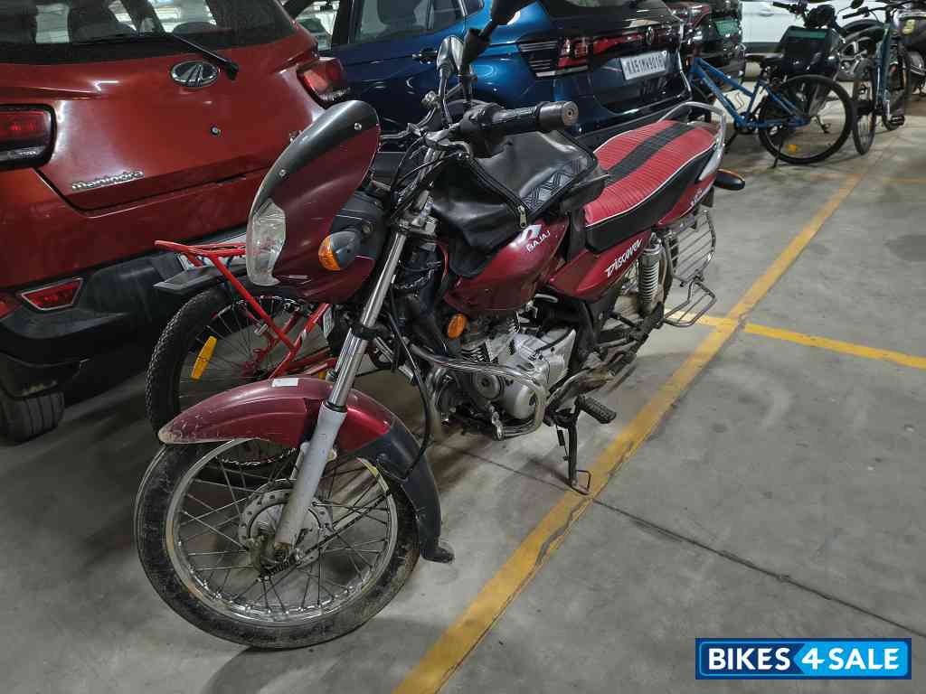 Red Bajaj Discover 125