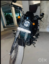 Yezdi Roadster Dark 2022 Model