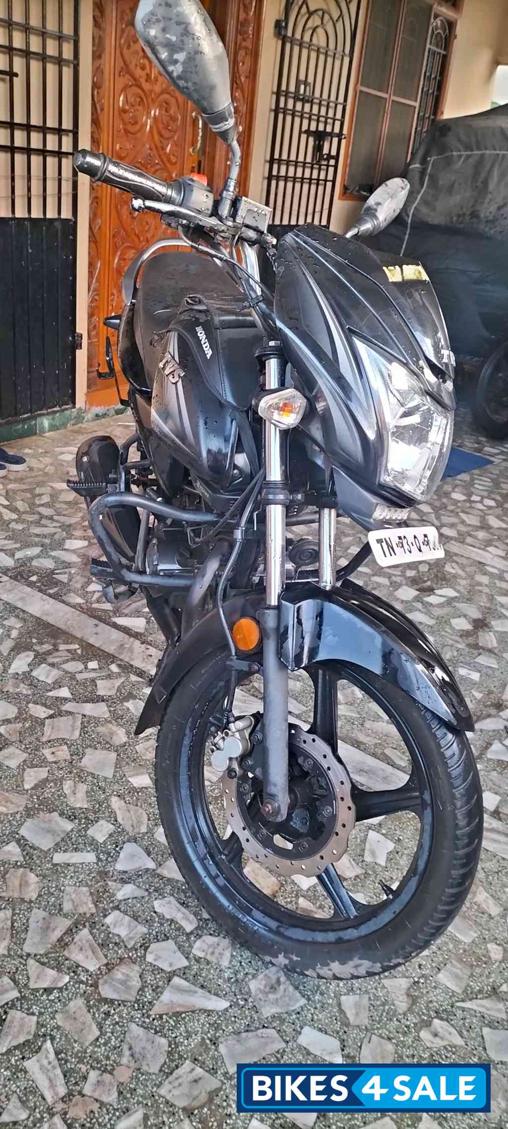 Black Grey TVS Victor