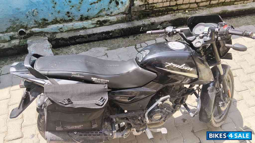 Bajaj Pulsar 125 Neon Disc Single Seat