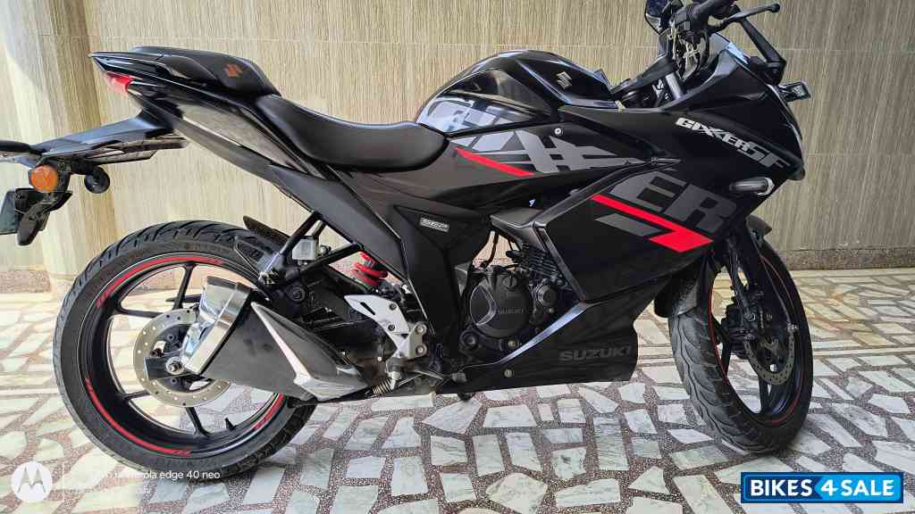 Black Suzuki Gixxer SF