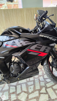 Black Suzuki Gixxer SF
