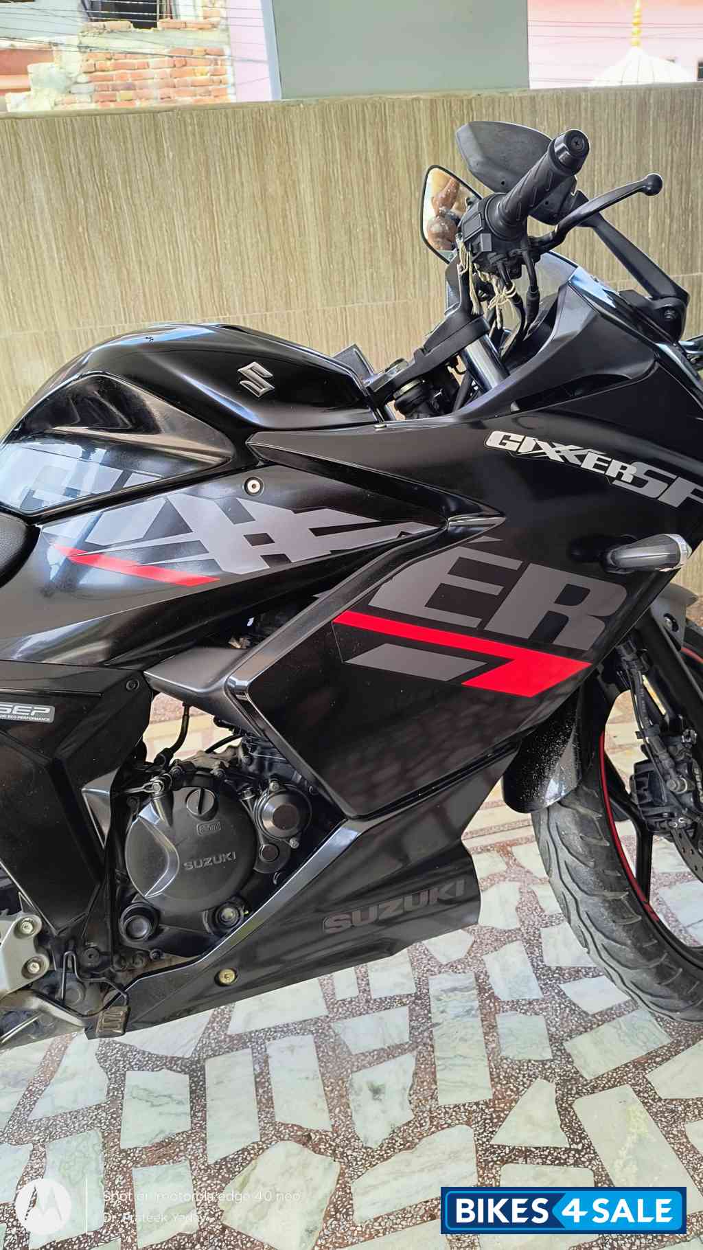Black Suzuki Gixxer SF