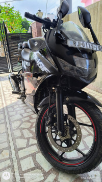 Black Suzuki Gixxer SF