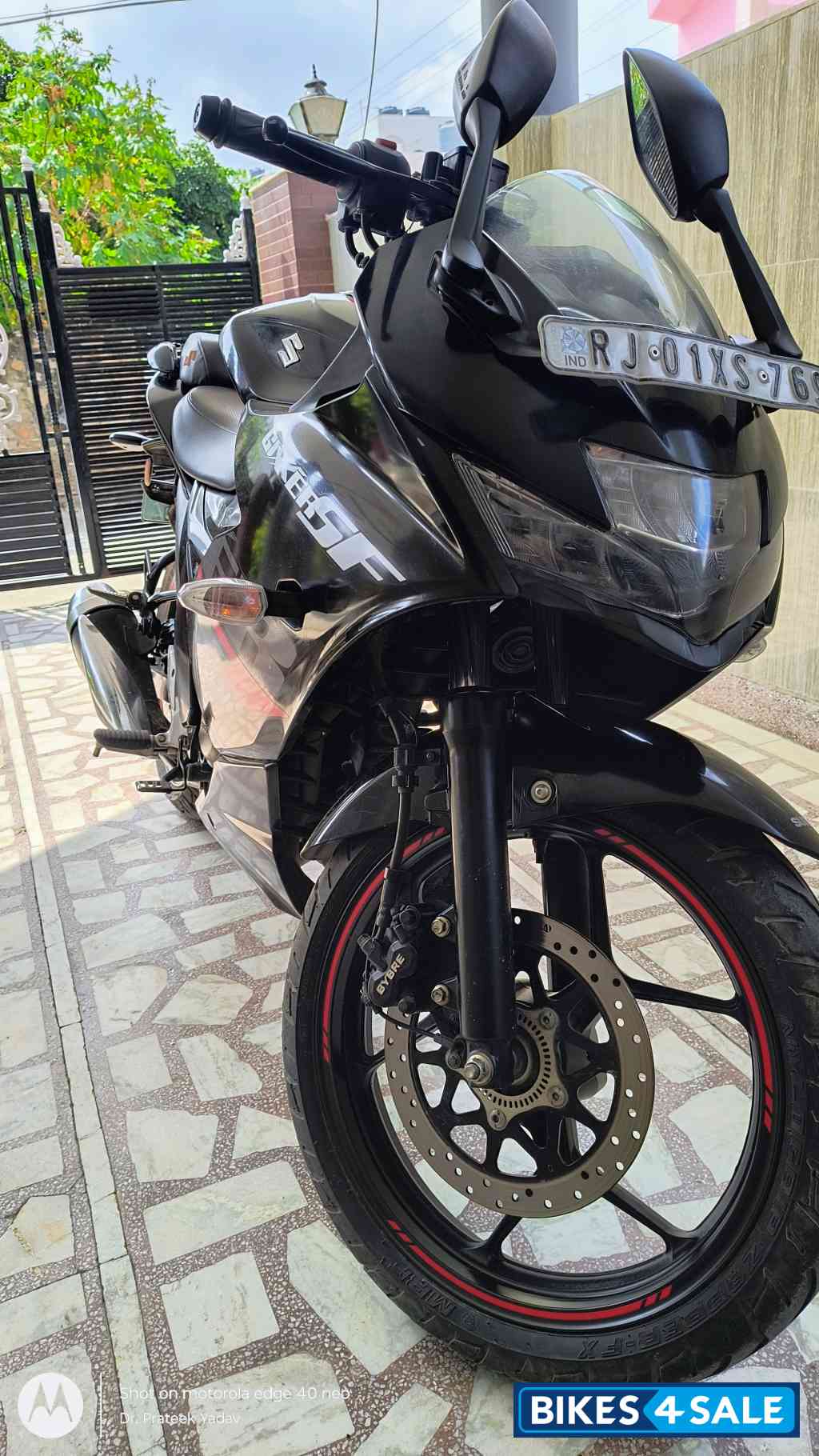 Black Suzuki Gixxer SF