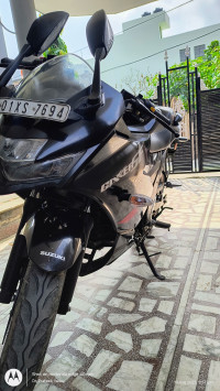 Black Suzuki Gixxer SF