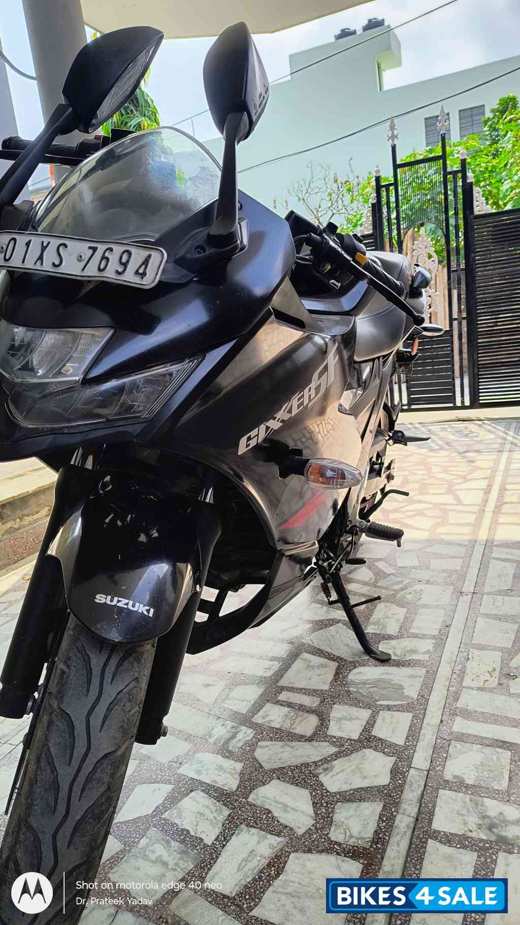 Black Suzuki Gixxer SF