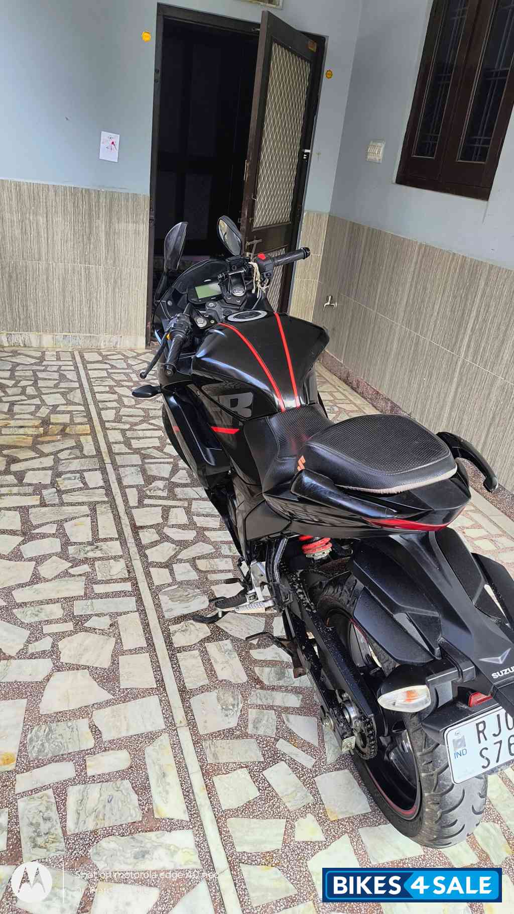 Black Suzuki Gixxer SF