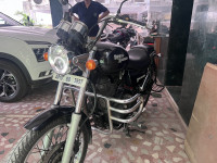 Black Royal Enfield Thunderbird 350
