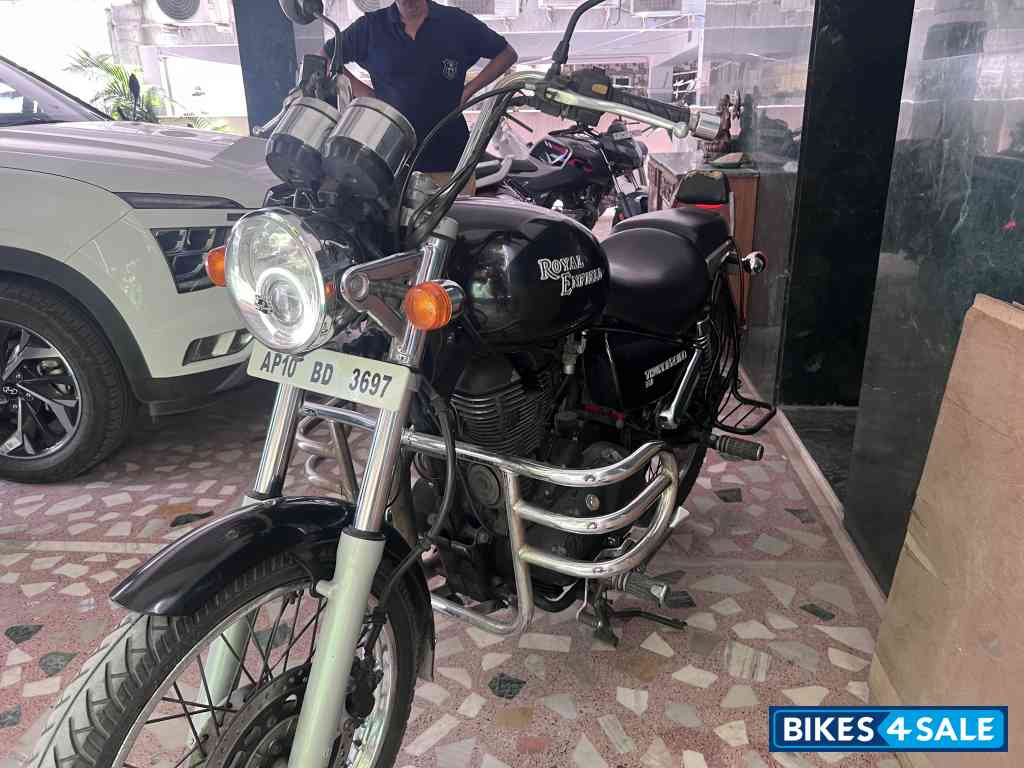 Black Royal Enfield Thunderbird 350