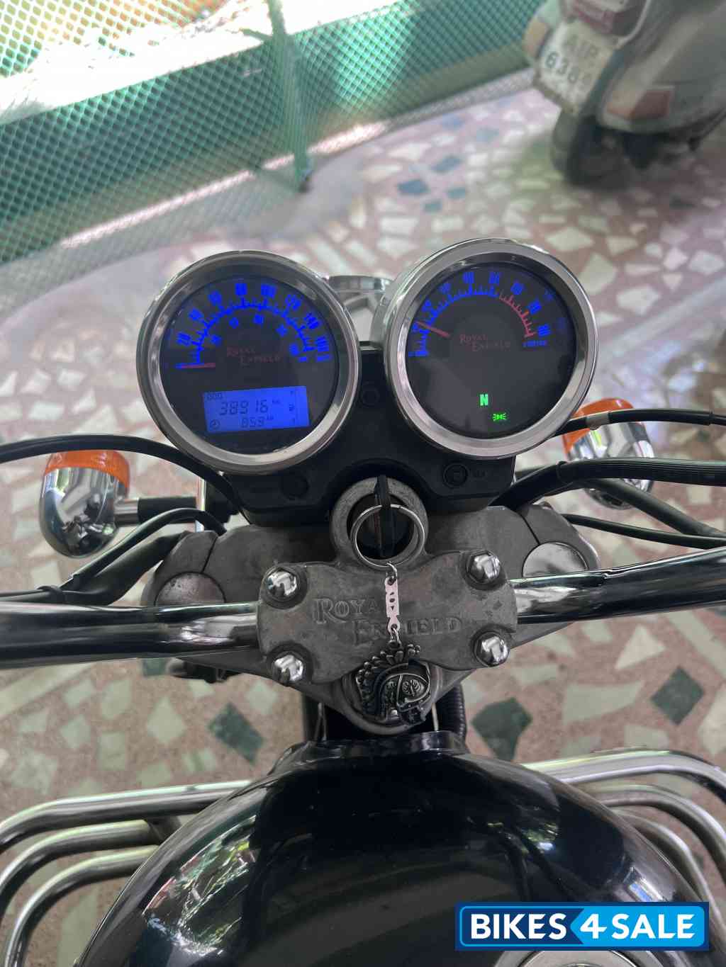 Black Royal Enfield Thunderbird 350