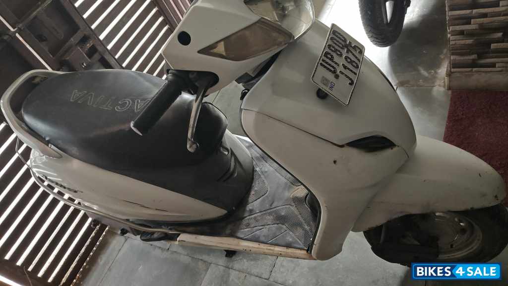 White Honda Activa 3G
