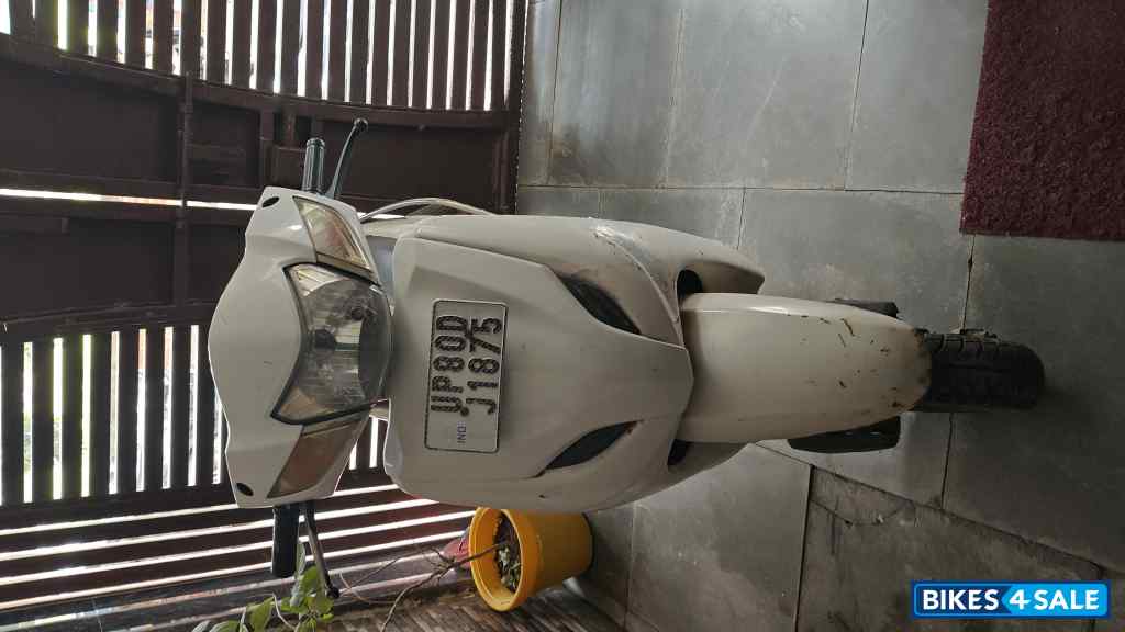 White Honda Activa 3G