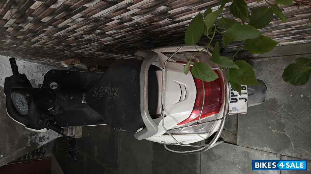 White Honda Activa 3G