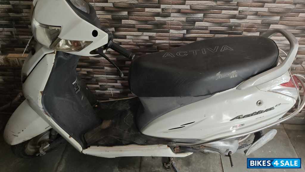 White Honda Activa 3G