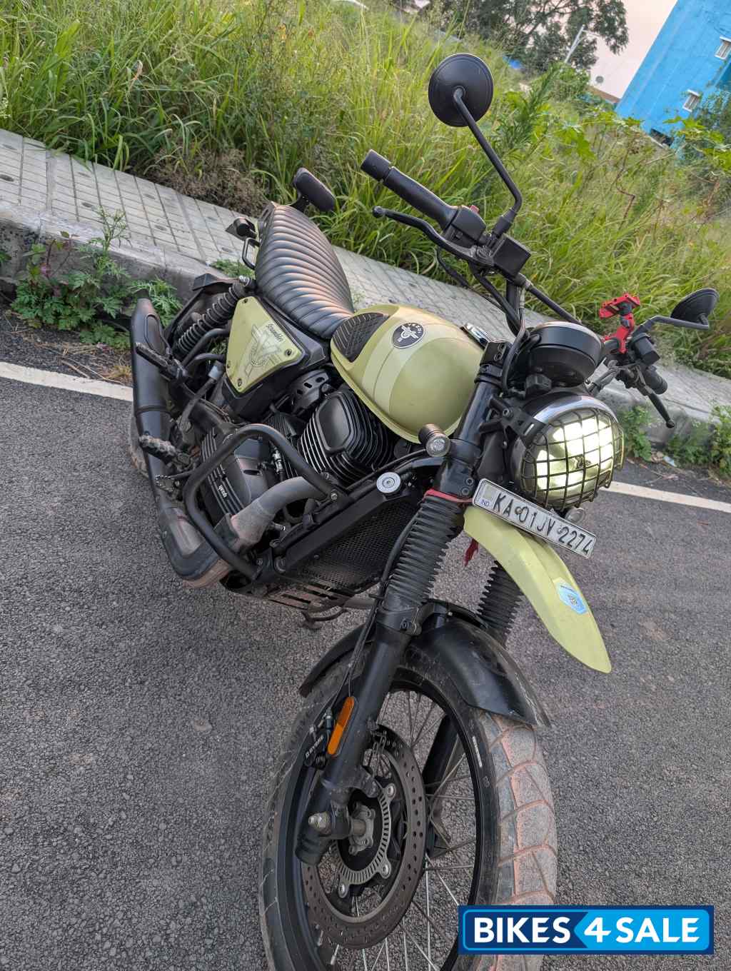 Outlaw Olive Yezdi Scrambler Single Tone