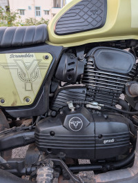 Outlaw Olive Yezdi Scrambler Single Tone