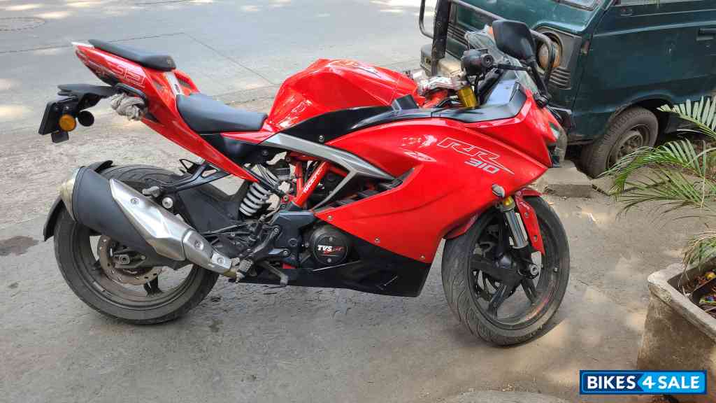 Red TVS Apache RR 310