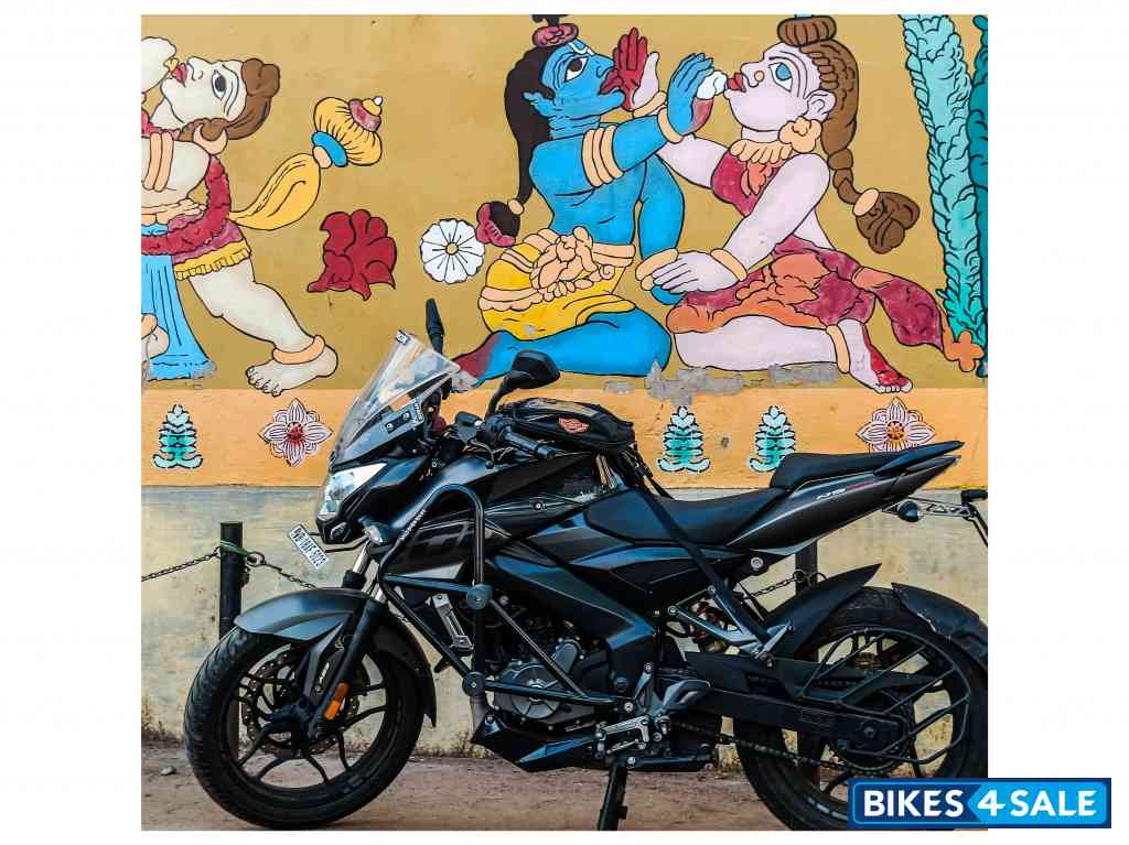Black Bajaj Pulsar NS 200 BS6