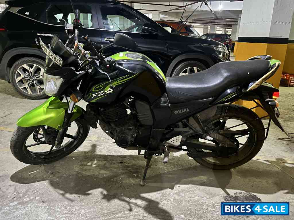 Green Yamaha FZ-S