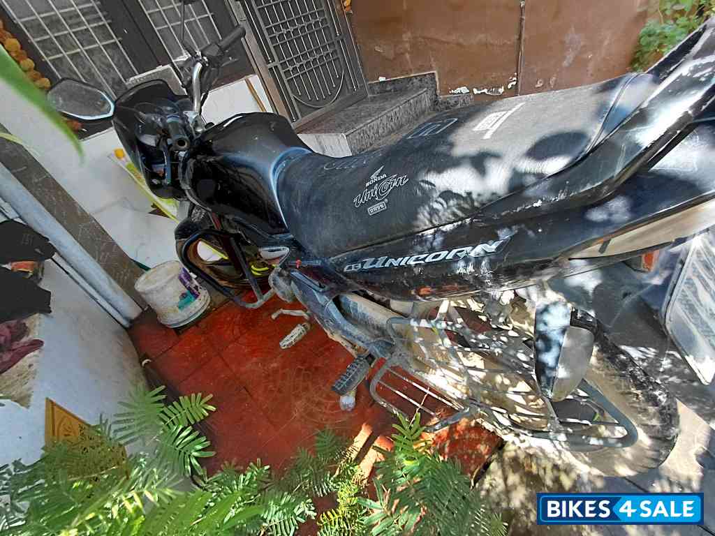 Black Honda CB Unicorn