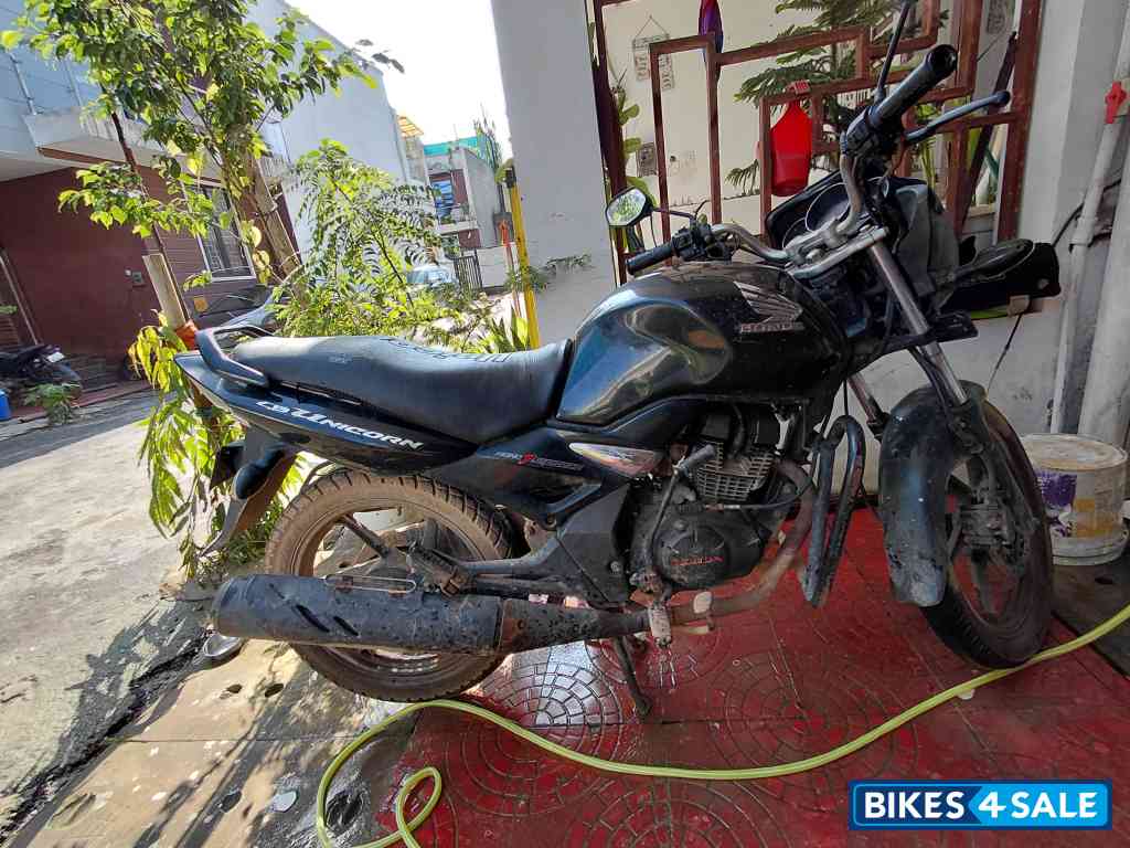 Black Honda CB Unicorn