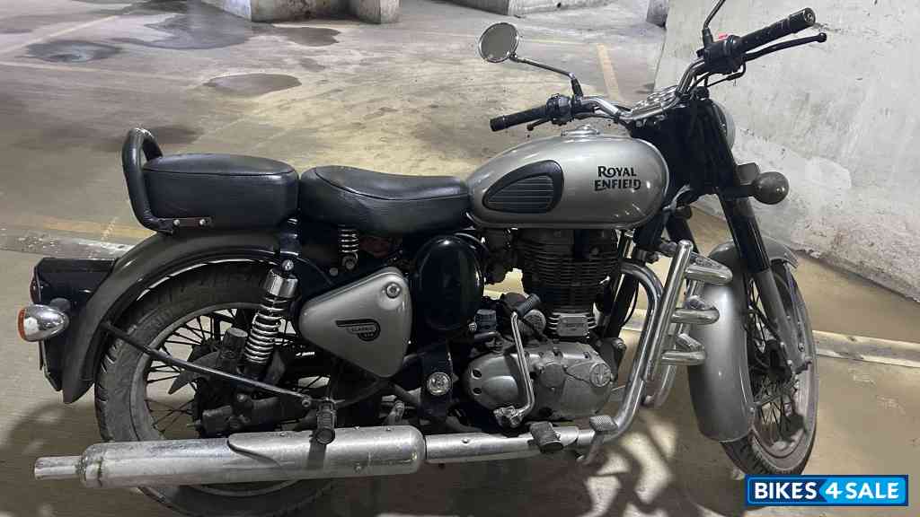 Gunmetal Grey Royal Enfield Classic Gunmetal Grey