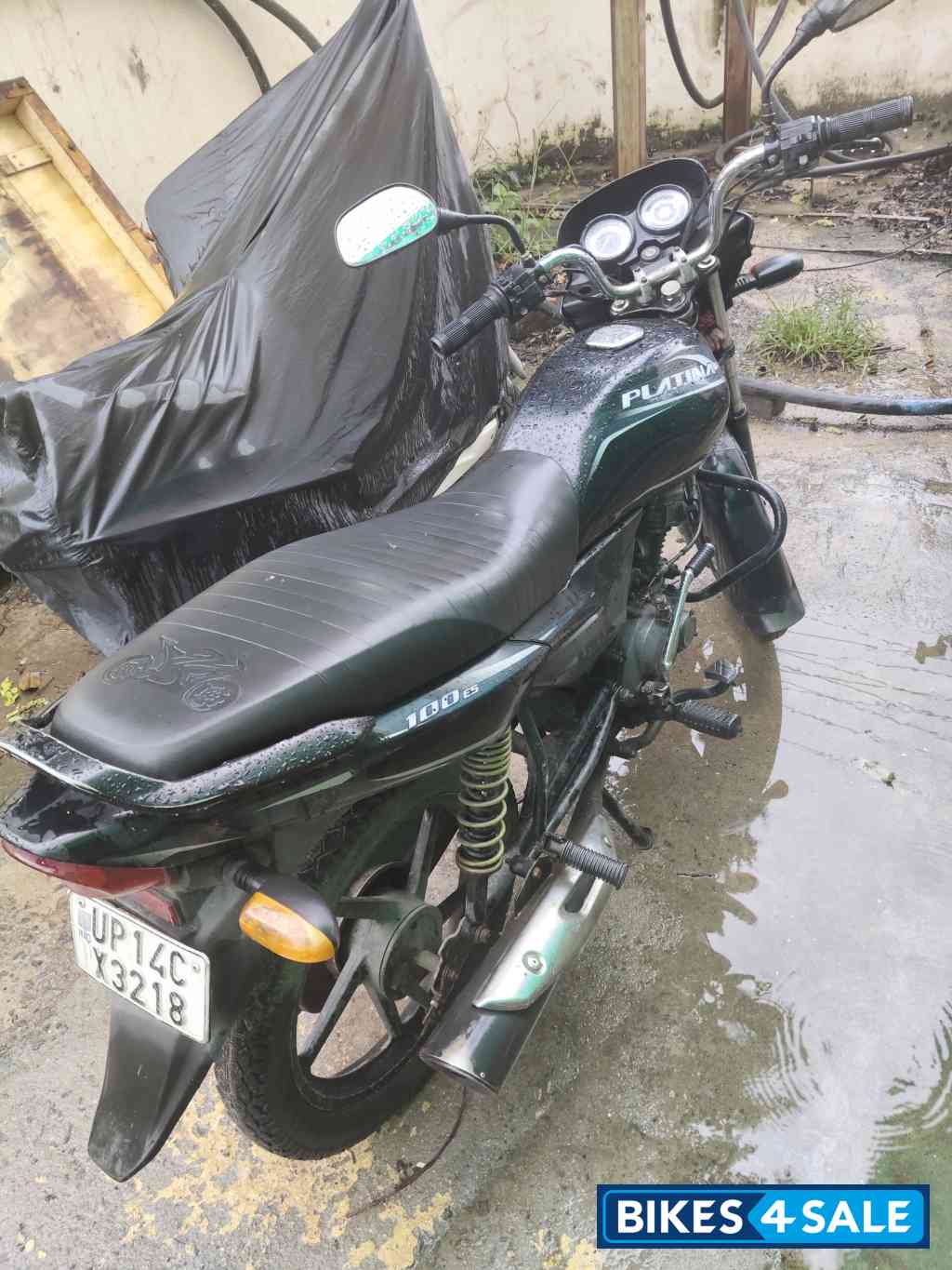 Black Bajaj Platina 100 ES